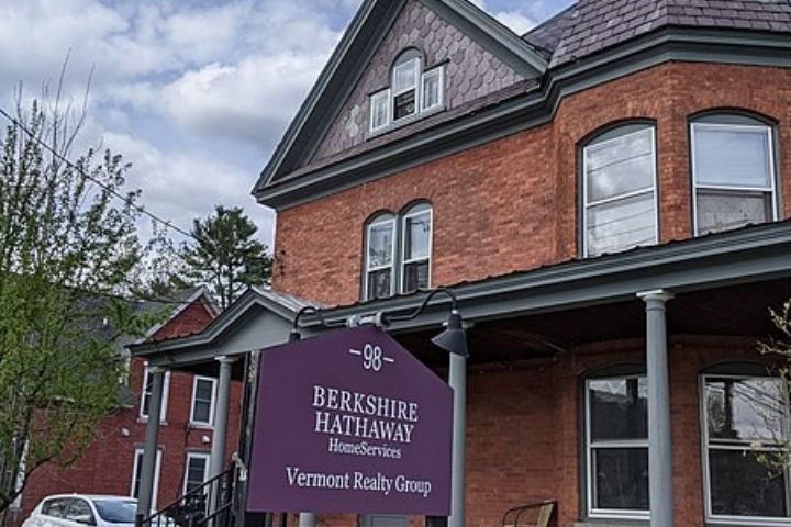 Berkshire_Hathaway_HomeServices_Vermont_Realty_Group_South_Main_Street_Waterbury_VT_May_2021